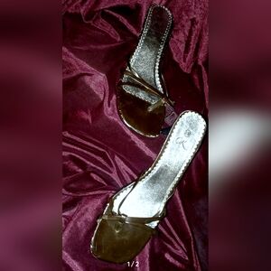 Women's "it's OK" Black & Silver Open Toe Low Heels Size 8.5